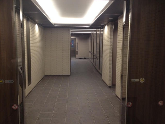 ロビー　１階通路　エントランス