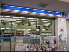 コンビニ　ローソン 下高井戸駅前店（コンビニ）まで139m