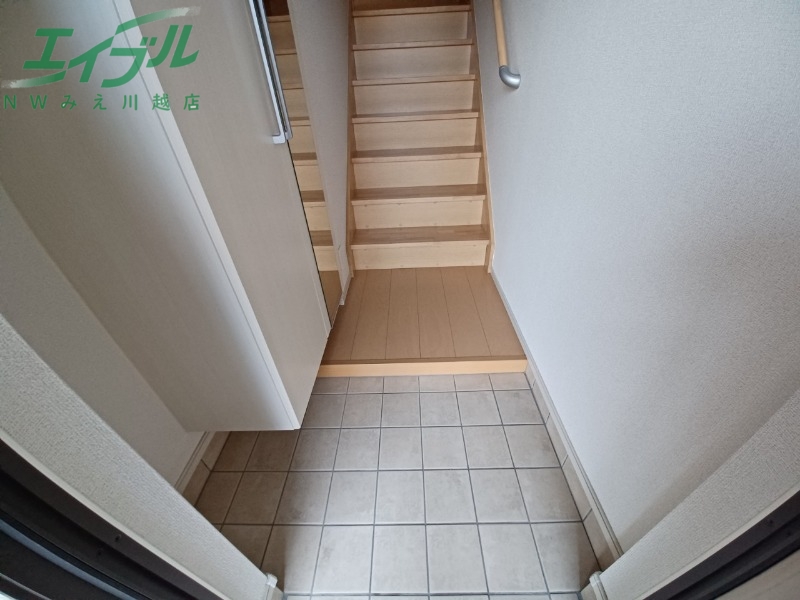 玄関　同型参考写真です