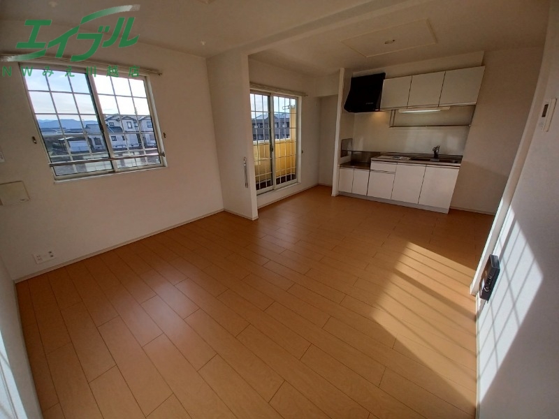 居室・リビング　同型参考写真です