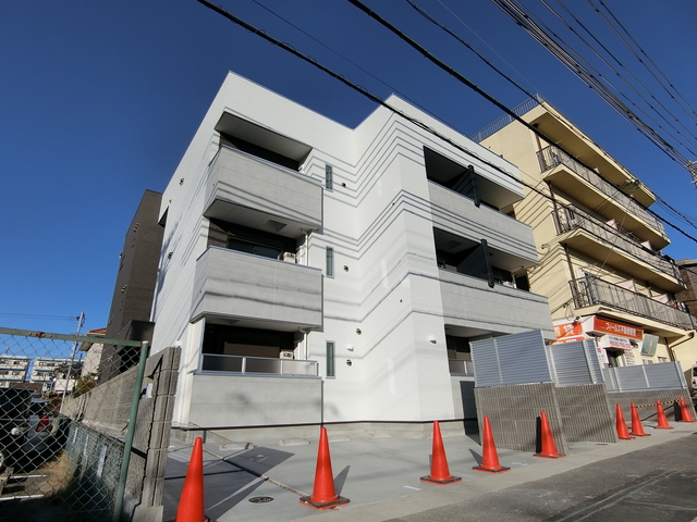 建物外観　住宅地の一角に建つオシャレな外観