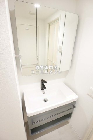 洗面設備　清潔感ある独立洗面台で毎日気持ちよく♪