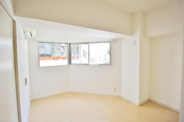 居室・リビング　こちらのリビングで趣味の時間をお楽しみください