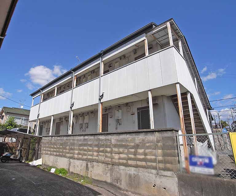 建物外観　日当りの良さそうなベランダです。