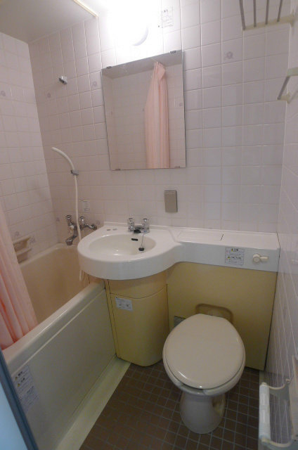 バス・シャワールーム　3点ユニットの為お家賃お手頃！