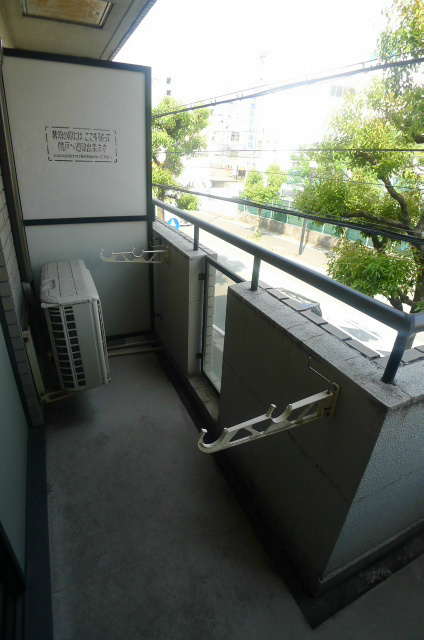 バルコニー　バルコニー広めでお洗濯物も困りません！