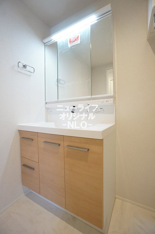 洗面設備　実用性だけでなく、デザイン性にも優れた洗面カウンター。