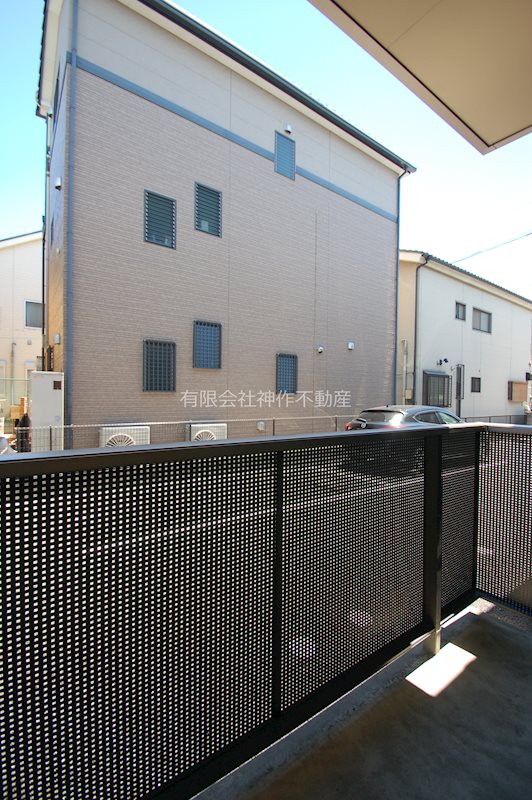 バルコニー　シャッター付