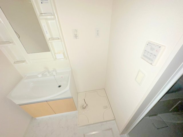 その他設備　室内に洗濯機置場があれば雨の日でも濡れる心配がございませんね