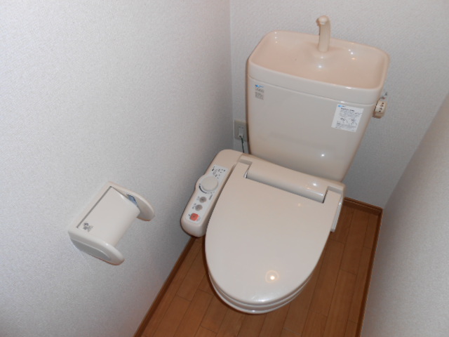 トイレ　温水洗浄便座完備