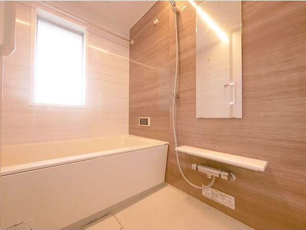 バス・シャワールーム　※写真は同じマンションの違う部屋のものになります。