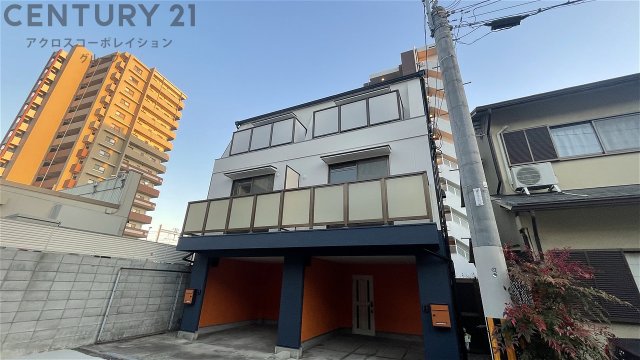 建物外観　うれしい無料駐車場付き！