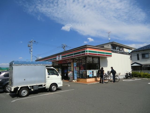 コンビニ　セブンイレブン（コンビニ）まで400m