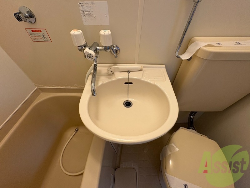 洗面設備　ユニットバス内の洗面台です。朝の身支度もスムーズです。