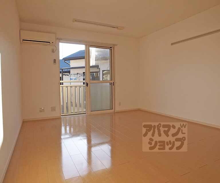 居室・リビング　広々した綺麗なお部屋です。