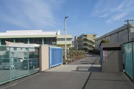中学校　摂津市立第四中学校（中学校）まで2002m