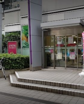 スーパー　Maxvaluエクスプレス西梅田店（スーパー）まで332m