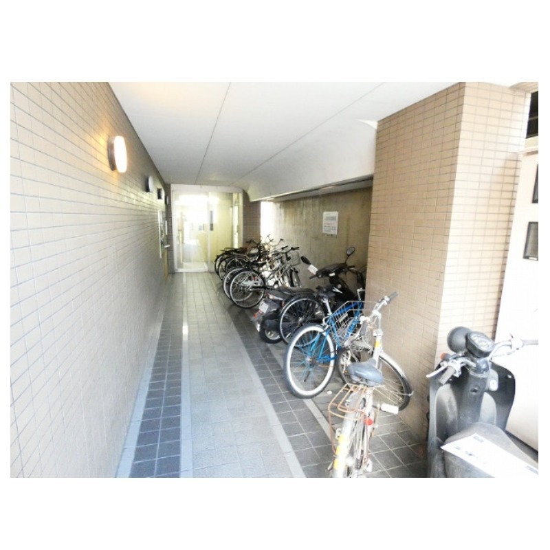 その他共有部分　自転車＆バイクはここへ