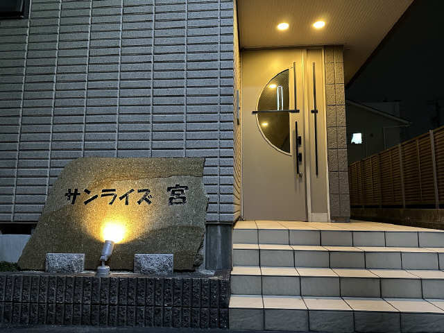 ロビー　（夜間撮影）