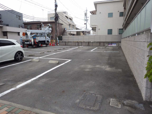 駐車場　（アングル２）