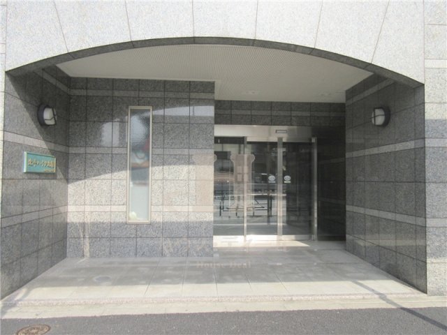 エントランス　清潔なエントランスです