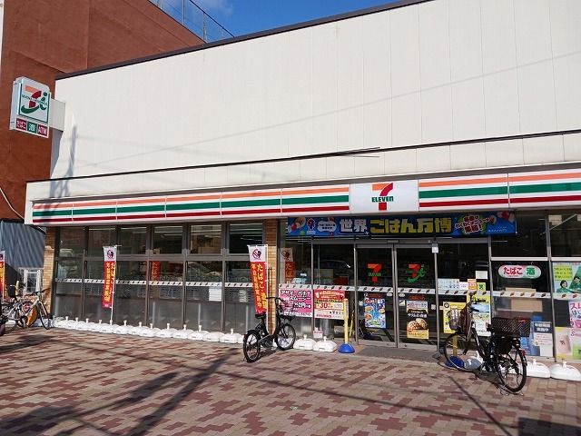 コンビニ　セブンイレブン様（コンビニ）まで810m