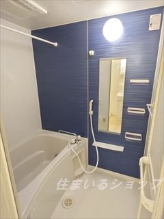 バス・シャワールーム　追い焚き・浴室暖房乾燥機あり