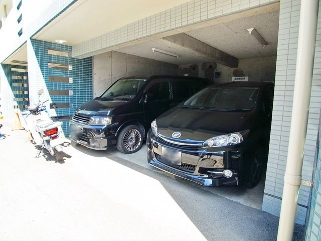 駐車場　♪屋根付き敷地内駐車場♪