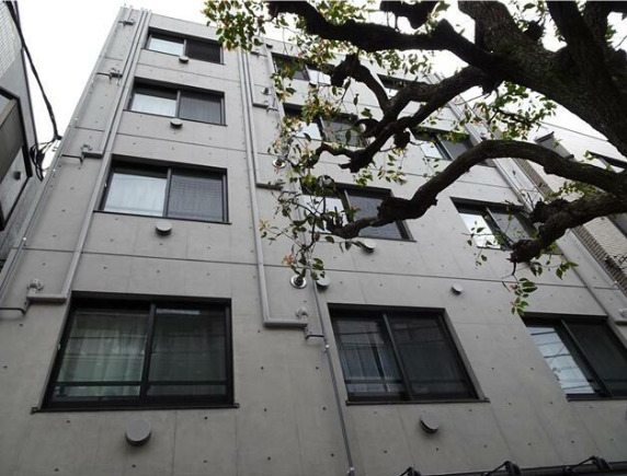 建物外観　ネット無料。ネット無料なら月々実質4000円程度のコストがか