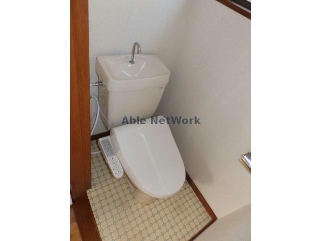 中央町戸建のトイレ写真