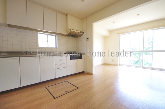 居室・リビング　★ソファーやテーブルを置いてもゆったりのLDK★