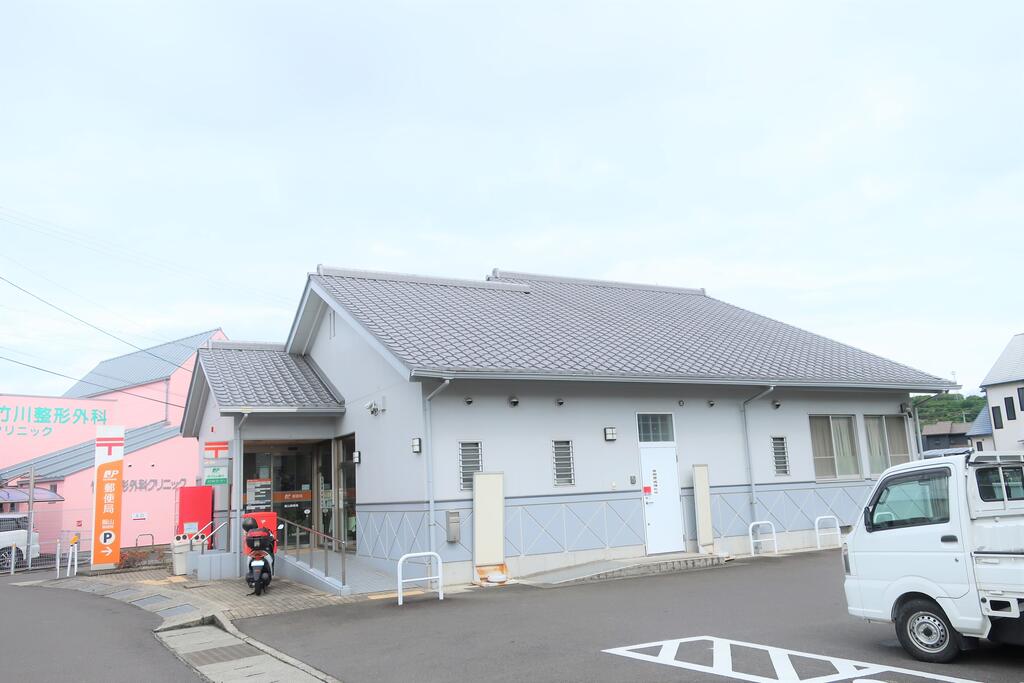 郵便局　飯山郵便局（郵便局）まで933m