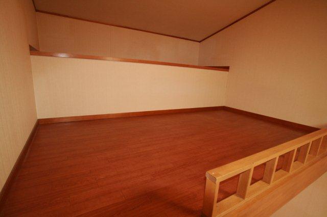 その他部屋・スペース　収納力のあるロフト　ベットとしてもご利用できます
