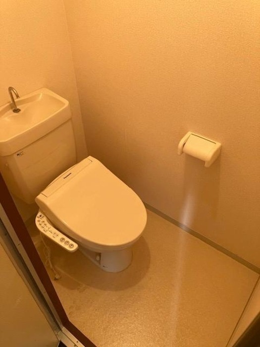 ＪＲ呉線 新広駅 徒歩6分 2階建 築40年のトイレ写真