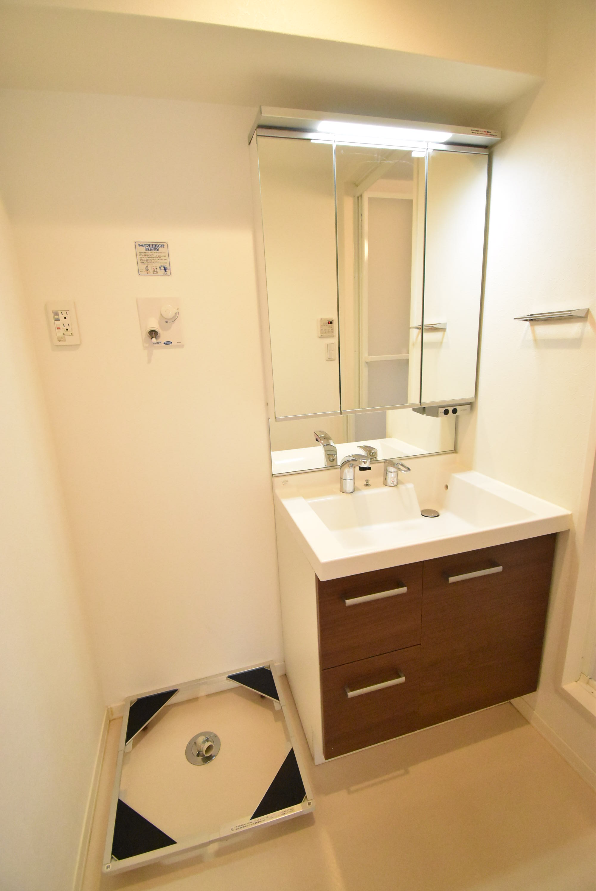 洗面設備　三面鏡付き洗髪洗面化粧台♪