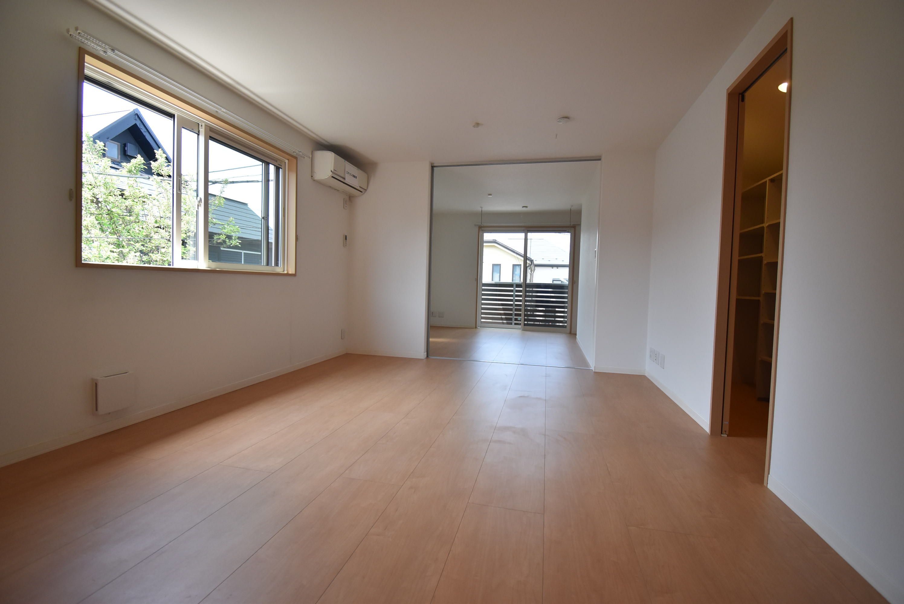 居室・リビング　14.1帖のフローリングのリヴィングです♪