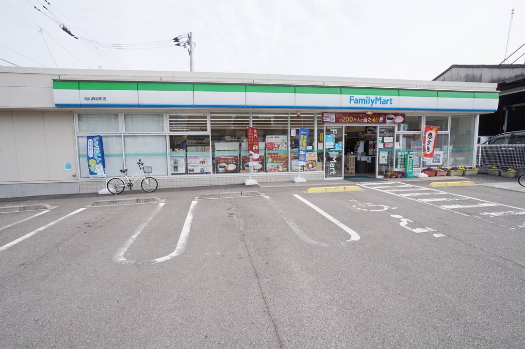 【松山市森松町のマンションのコンビニ】