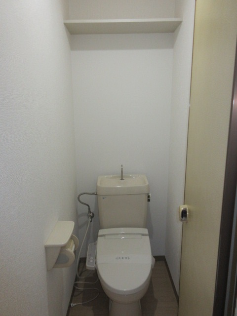 トイレ　温水洗浄便座