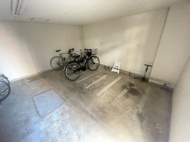 その他共有部分　バイク駐輪可能