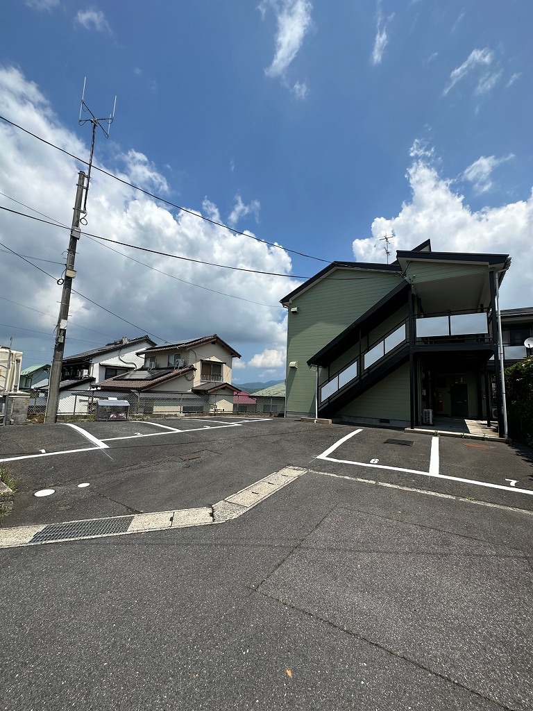 【東光台アパートの駐車場】