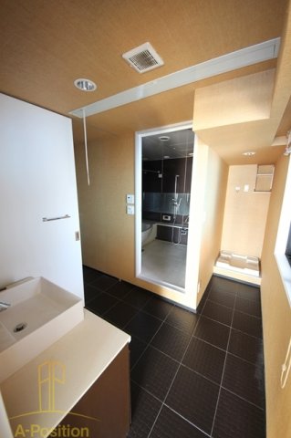 洗面設備　W.O.B.NISHIUMEDA（ウォブニシウメダ）