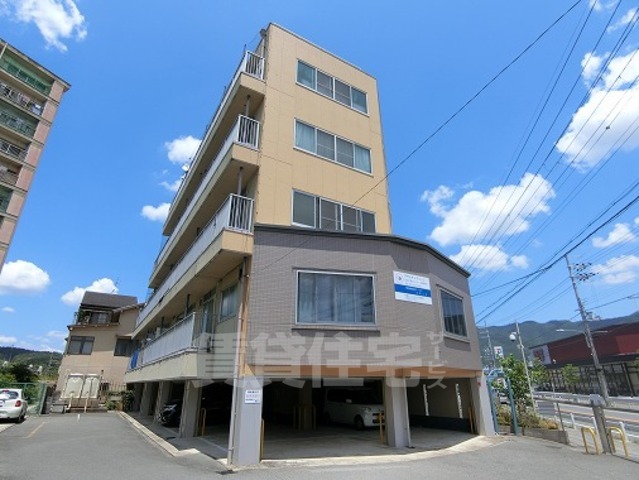 京都市伏見区石田大受町のマンションの建物外観