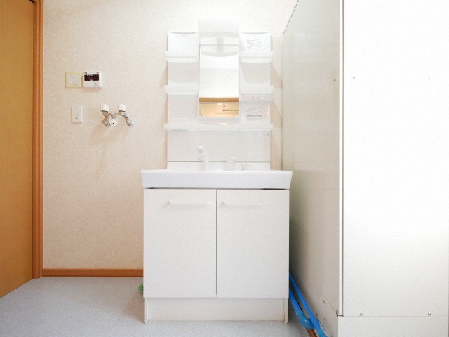 洗面設備　忙しい朝にうれしいシャンプードレッサー付きです♪