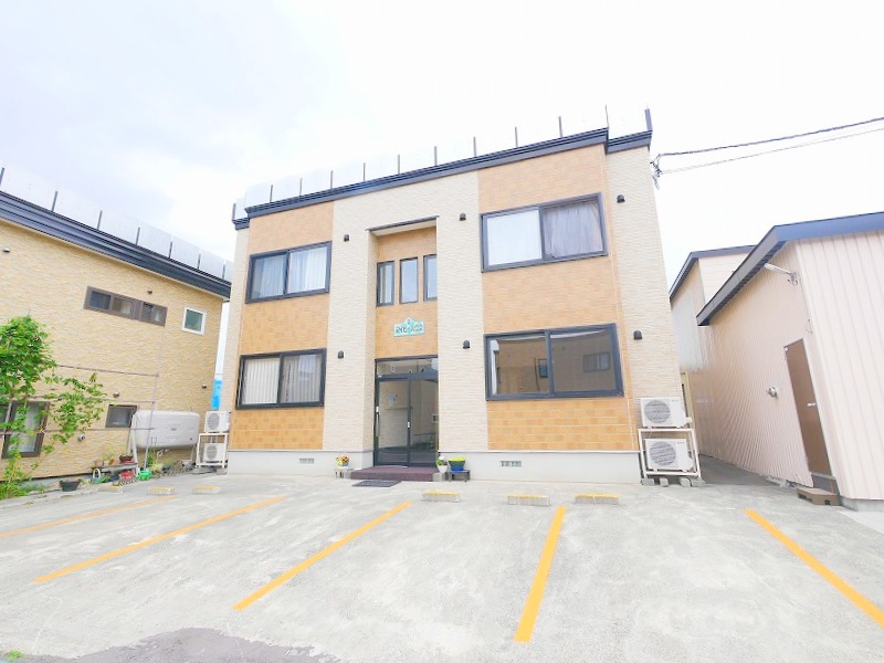 建物外観　閑静な住宅地に建つマンションです♪