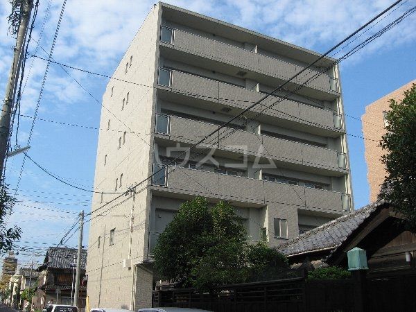 名古屋市昭和区菊園町のマンションの建物外観