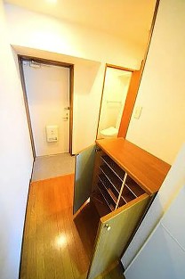 ＪＲ京浜東北線 横浜駅 徒歩14分 5階建 築28年の玄関写真