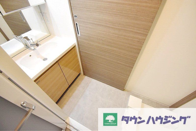 【新宿区西新宿のマンションの洗面設備】
