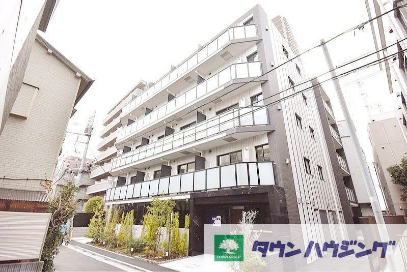 【新宿区西新宿のマンションの建物外観】