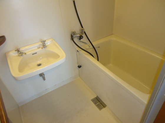 洗面設備　※別号室の写真です。