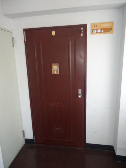 玄関　※別号室の写真です。